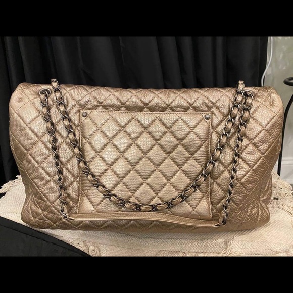 ✨Chanel XXL Gold Travel Bag✨ - Picture 3 of 5